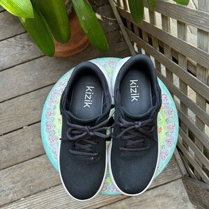 Kizik Black Sneakers. Step-in style size 8